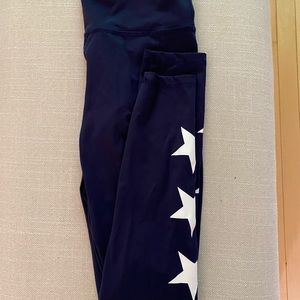 Free people strut this navy star leggings🤍